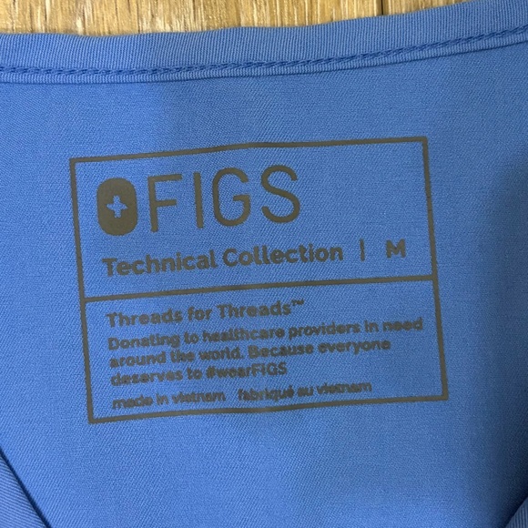 Figs Scrub Set - Catarina Top & Zamora Joggers - Picture 3 of 10